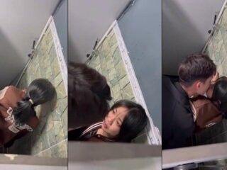 Cặp đôi đi họp lớp lén làm tình ở wc