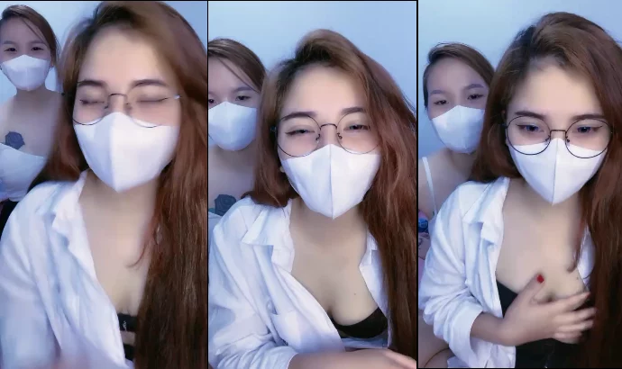 Hai em teen mới lớn livestream show hàng cực phê Part 1 – Việt Nam