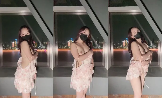 Em cởi áo khoác da bị trói bằng dây đỏ – Việt Nam